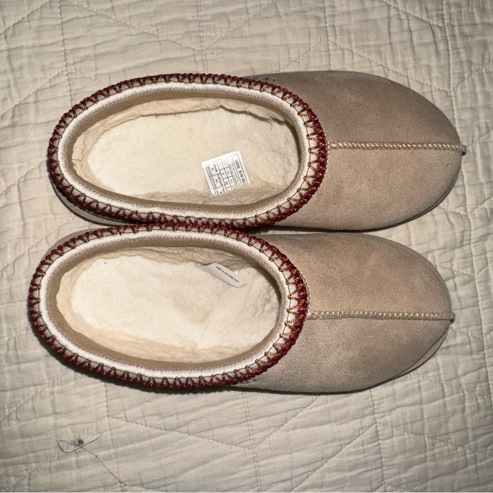 UGG Tazman in Sand